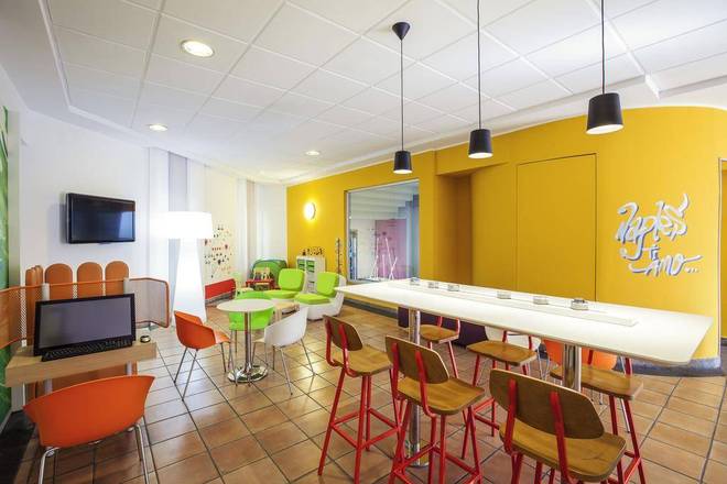 Ibis Styles Napoli Garibaldi, Naples