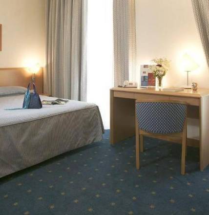 Ibis Styles Napoli Garibaldi, Naples