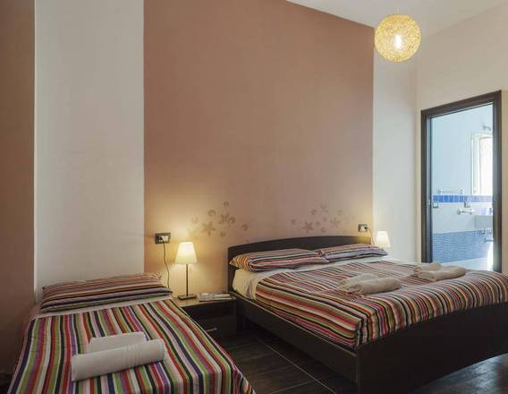 Hostel of the Sun, Naples