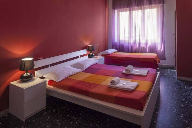 Hostel of the Sun, Naples