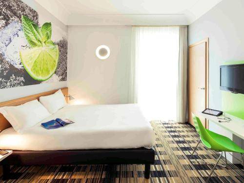 Ibis Styles Napoli Garibaldi, Naples