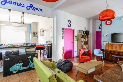Hostel of the Sun, Naples