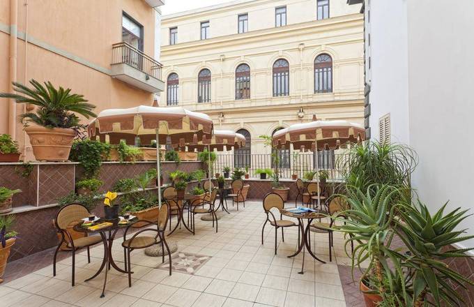 Albergo del Golfo, Naples