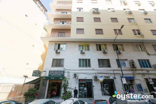 Hostel of the Sun, Naples