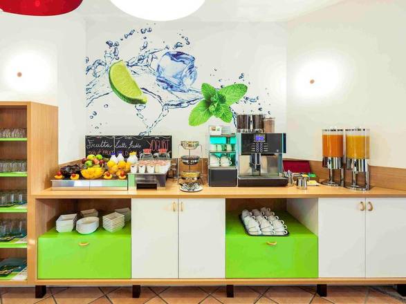 Ibis Styles Napoli Garibaldi, Naples