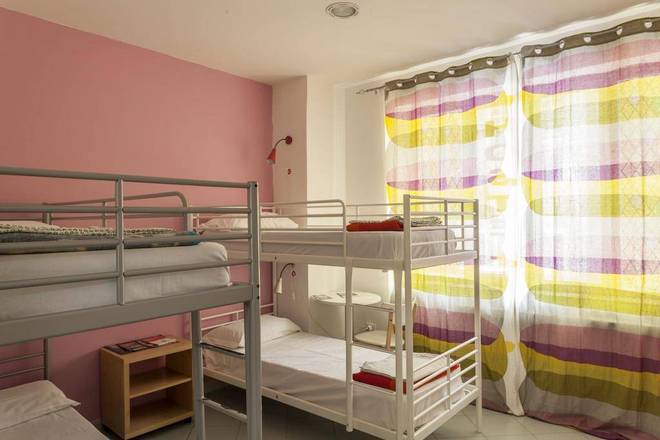 Hostel of the Sun, Naples