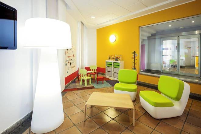 Ibis Styles Napoli Garibaldi, Naples