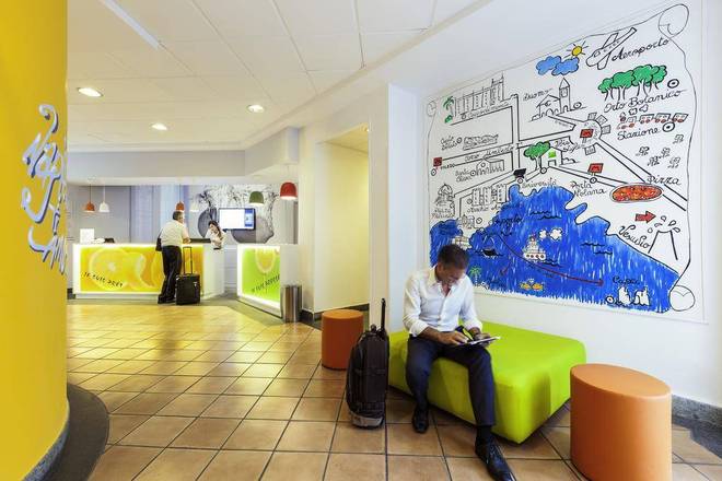 Ibis Styles Napoli Garibaldi, Naples