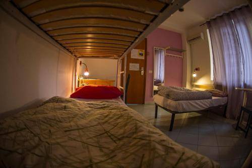 Hostel of the Sun, Naples