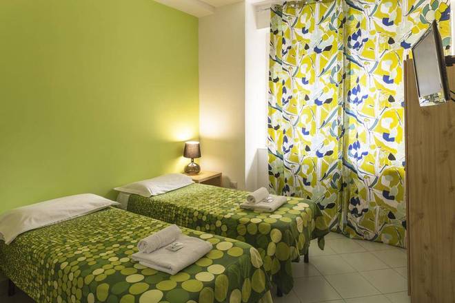 Hostel of the Sun, Naples