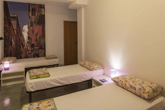 Hostel of the Sun, Naples