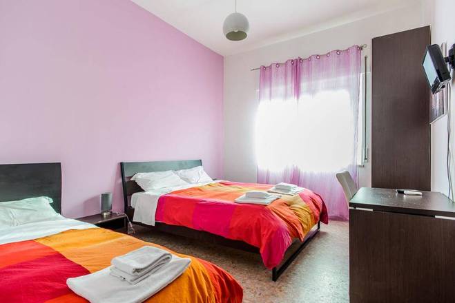 Hostel of the Sun, Naples
