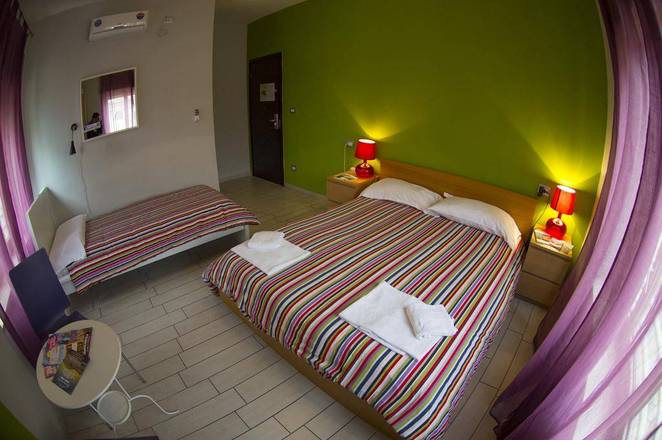 Hostel of the Sun, Naples