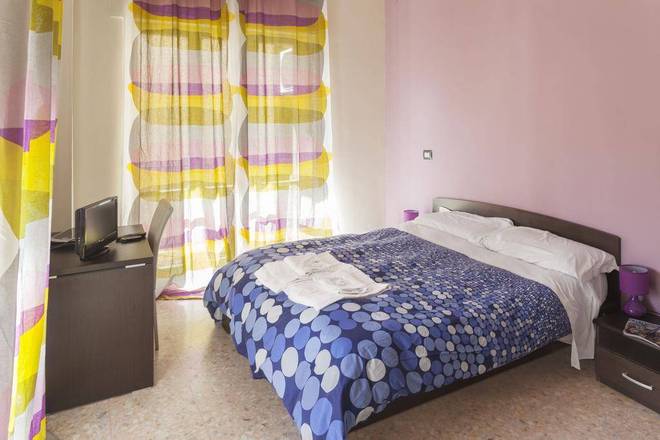 Hostel of the Sun, Naples