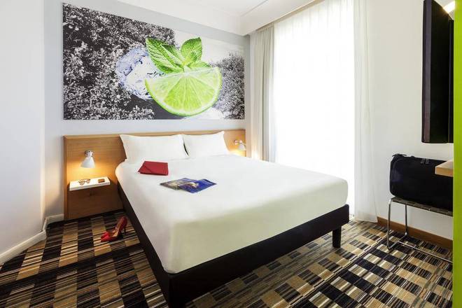 Ibis Styles Napoli Garibaldi, Naples