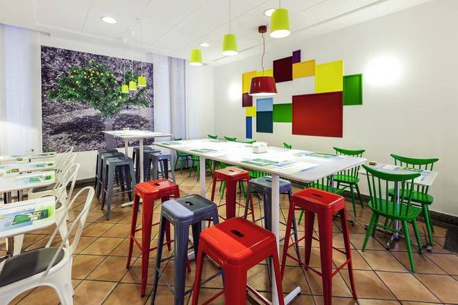 Ibis Styles Napoli Garibaldi, Naples