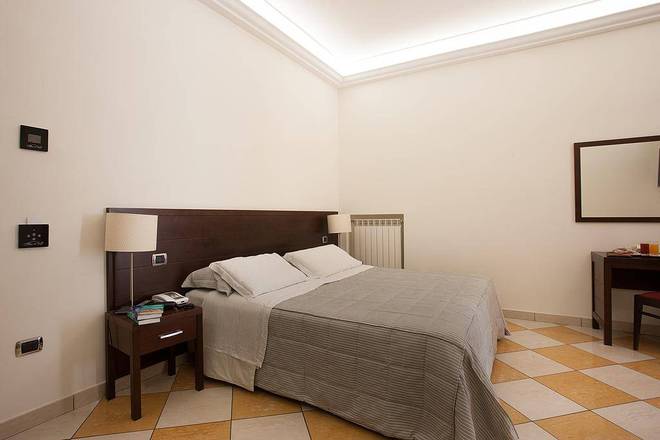 Albergo del Golfo, Naples