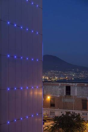 Hostel of the Sun, Naples