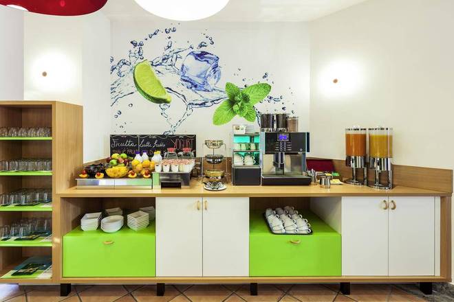 Ibis Styles Napoli Garibaldi, Naples