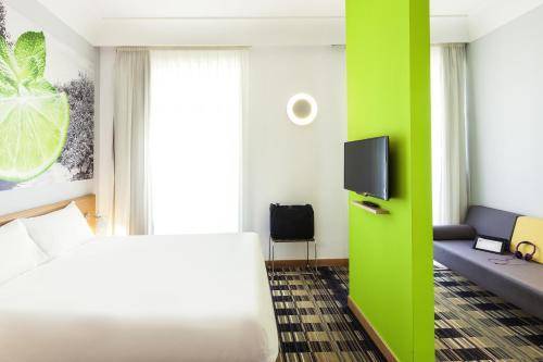 Ibis Styles Napoli Garibaldi, Naples