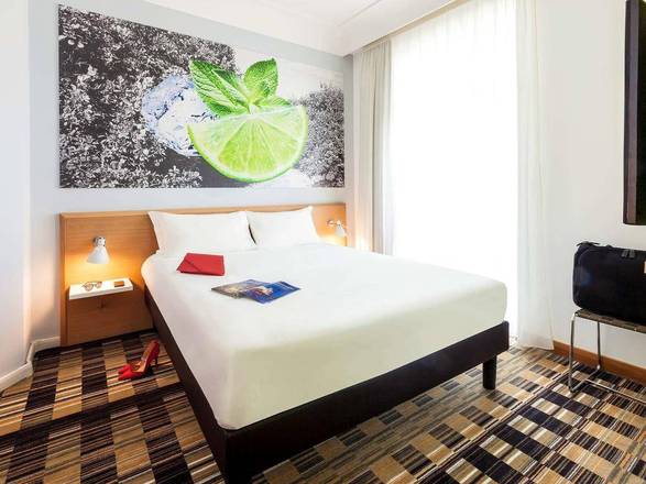 Ibis Styles Napoli Garibaldi, Naples