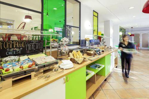 Ibis Styles Napoli Garibaldi, Naples