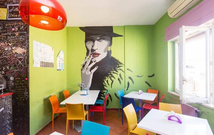 Hostel of the Sun, Naples